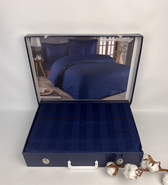 Постільна білизна Maison D'or сатин страйп 200х220 Elegance Embroidery Navy/Bordo