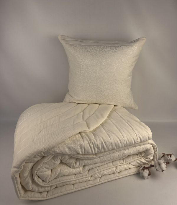 Покривало Maison D'or Corinne Hermes 260x260 Ecru