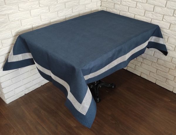 Скатертина поліестер зі стразами 130x180 код SL5028 Blue
