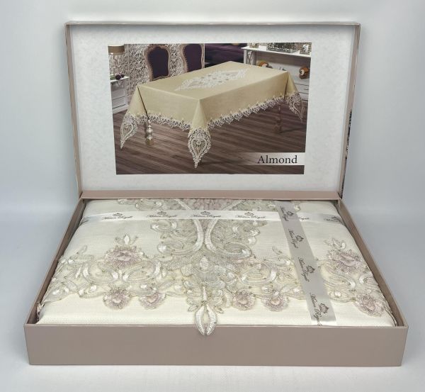 Скатертина з мереживом Maison Royale 160x350 Almond Powder