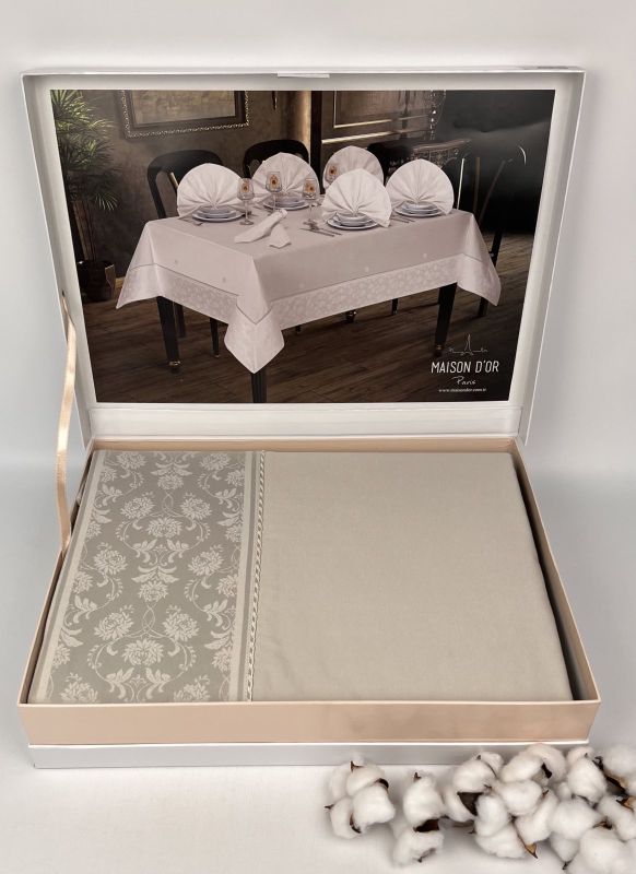 Скатертина Set Maison D'or Magnole Flower 155х270+8psc Stone