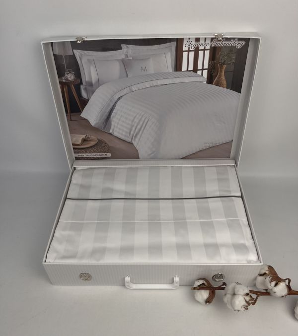 Постільна білизна Maison D'or сатин страйп 200х220 Elegance Embroidery White