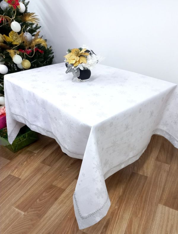 Скатертина поліестер зі стразами новорічна 150*220 код 920 White