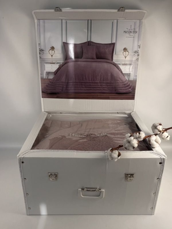Покривало Maison D'or Corinne Hermes 260x260 Lilac