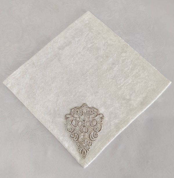 Серветка велюрова Acme з мереживом 35*35 Queen Krem