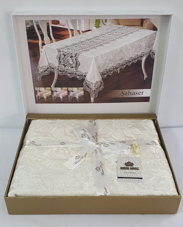 Скатертина Велюр Maison Royale 160x220 Sahaser Cream