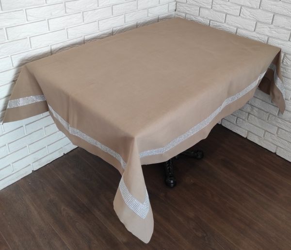 Скатертина поліестер зі стразами 130*180 код 01А17 Brown