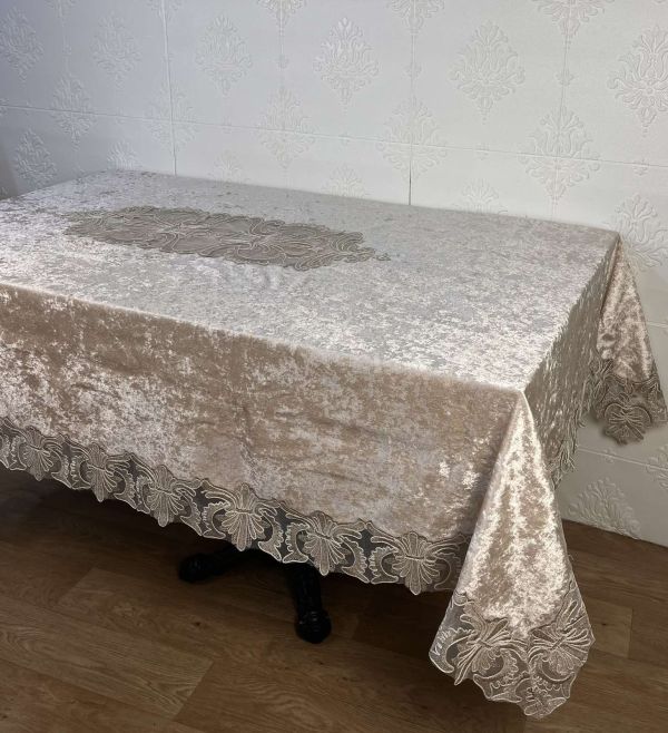 Скатертина Велюр Maison Royale 160x220 Armina Cappucino