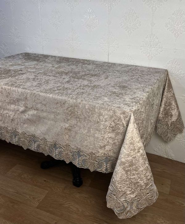 Скатертина Велюр Maison Royale 160x260 Armina Cappucino